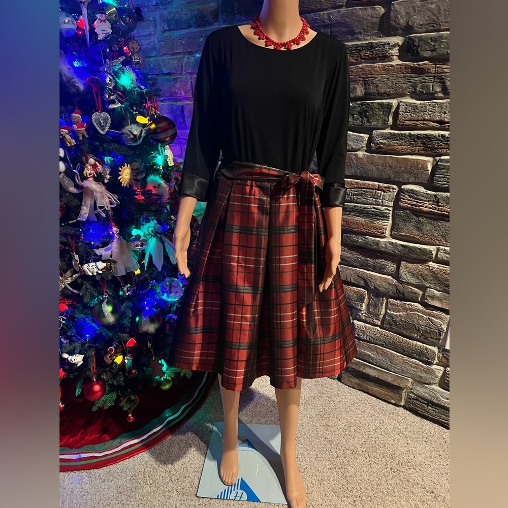 Gorgeous Leslie Fay Holiday dress, size 12 womens.